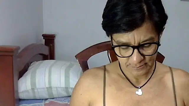 Snapshot of LunaLUVX chatting on October 2025 02:45:01 AM LunaLUVX online show from October 2025 02:45:01 AM