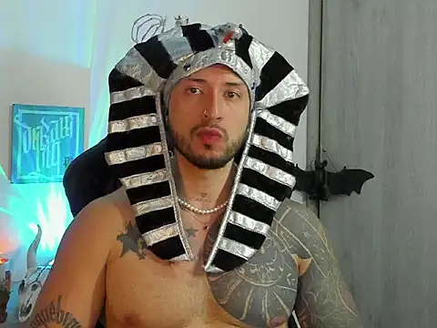 Dave-Max01 online show from October 2025 11:28:02 PM