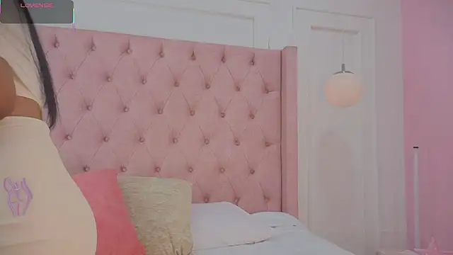 Julietaa Miller online show from October 2025 11:43:02 AM