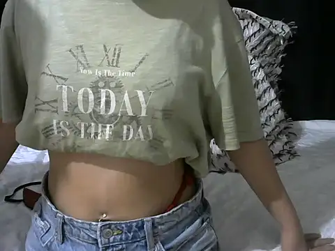 Snapshot of _AsiBebe_ chatting on October 2025 07:25:02 PM AsiBebe online show from October 2025 07:25:02 PM