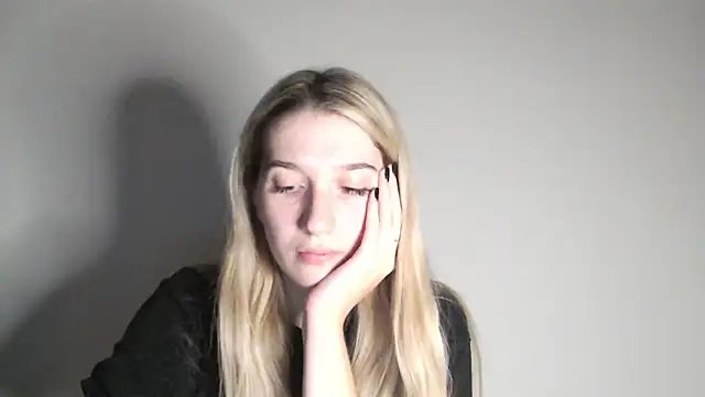 Snapshot of Lucyreeel_ chatting on October 2025 04:07:02 PM Lucyreeel  online show from October 2025 04:07:02 PM