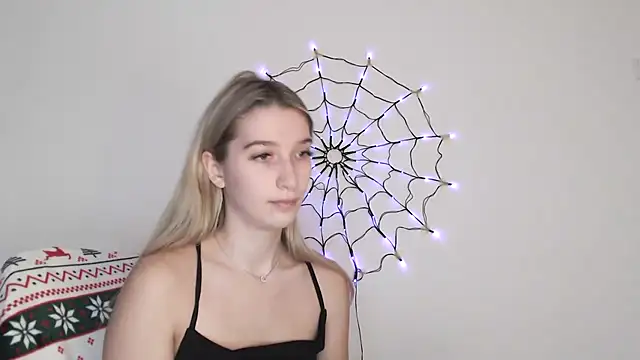 Snapshot of Lucyreeel_ chatting on October 2025 12:30:01 PM Lucyreeel  online show from October 2025 12:30:01 PM