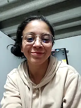 Snapshot of Eloisa_smith chatting on November 2025 04:34:01 AM Eloisa smith online show from November 2025 04:34:01 AM