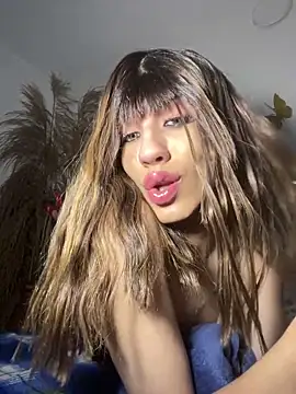 SiaraRealist online show from December 2025 01:01:02 AM