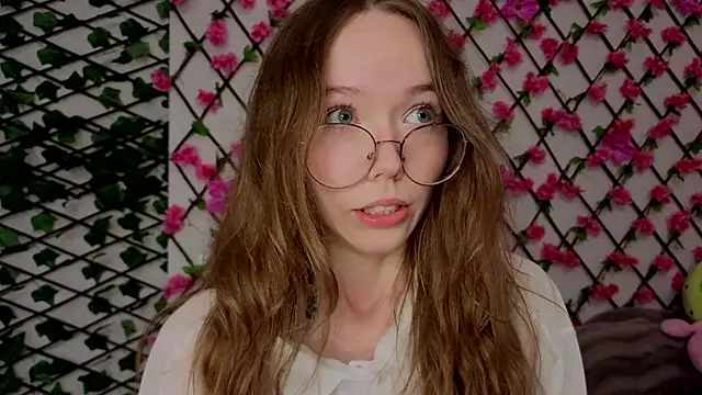 Petite Polly online show from October 2025 08:10:01 PM