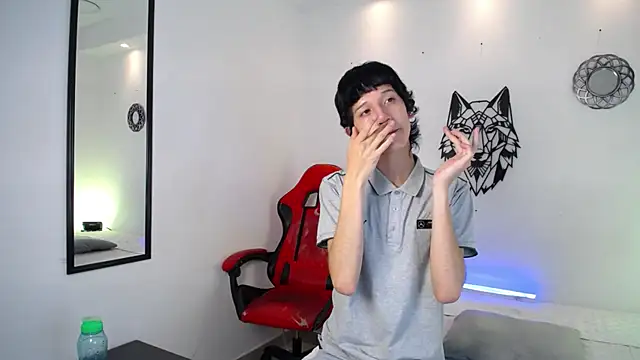 Emo Boy  online show from December 2025 12:32:01 PM