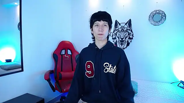 Emo Boy  online show from December 2025 12:45:02 PM