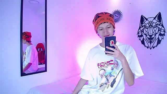 Emo Boy  online show from January 2026 12:43:02 PM