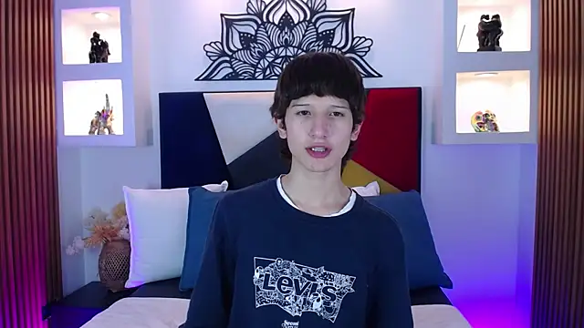 Emo Boy  online show from March 2026 08:37:01 PM