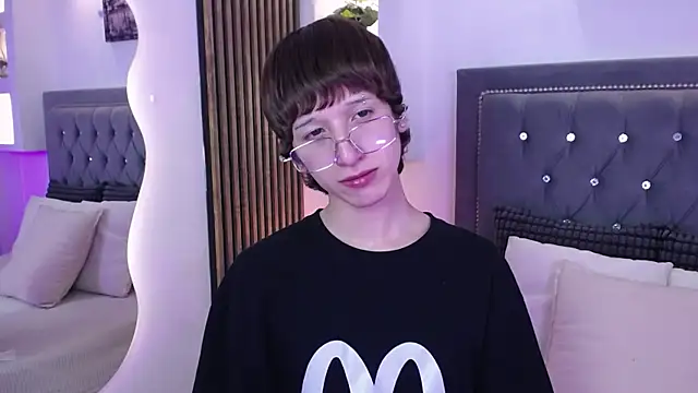 Emo Boy  online show from May 2026 04:40:02 AM