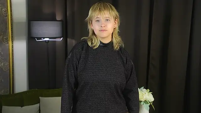 NikiHiley online show from October 2025 08:01:01 AM