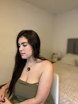 Isabella LaRue online show from April 2026 03:01:04 AM