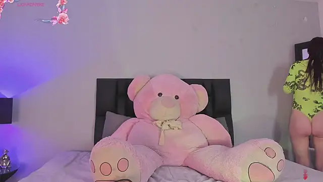 SaradaParker online show from February 2026 02:35:01 PM