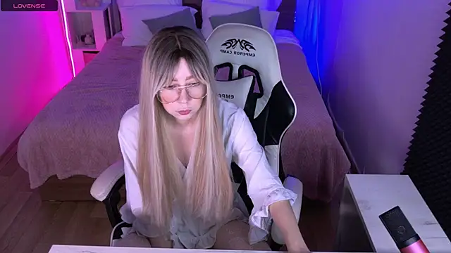 sofiisun online show from October 2025 04:15:01 AM