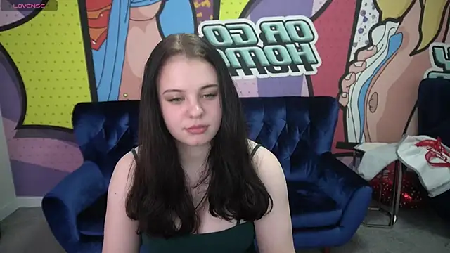 SnowWhiti online show from April 2026 06:50:01 PM