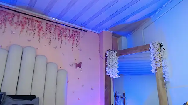 SweetRenata  online show from October 2025 11:25:01 AM