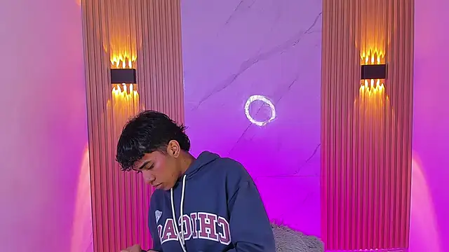 Ethan thouse online show from December 2025 07:11:02 PM