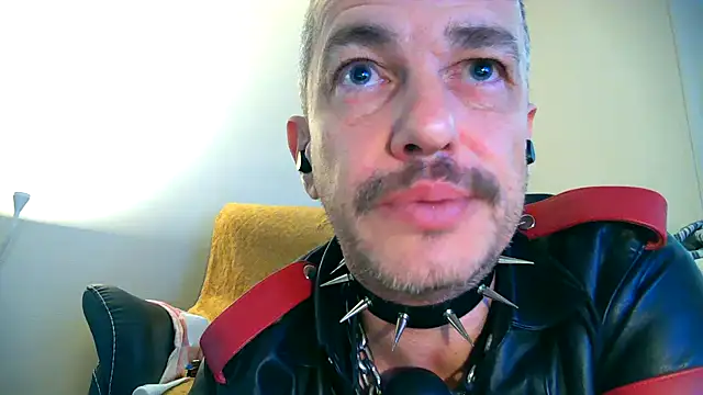 Nyctalopie8579 online show from November 2025 11:19:01 AM