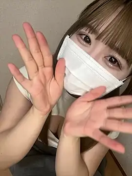 Snapshot of _Minami_x chatting on October 2025 10:14:01 AM Minami x online show from October 2025 10:14:01 AM