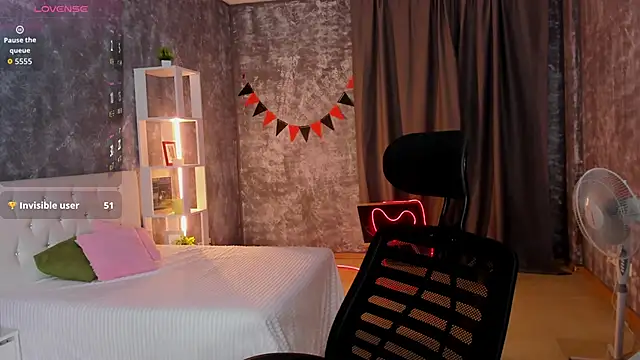 scent  of woman online show from December 2025 01:55:02 AM