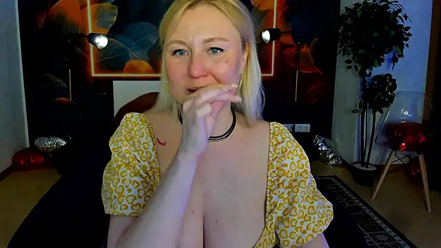Snapshot of scent__of_woman chatting on May 2026 01:34:01 AM scent of woman online show from May 2026 01:34:01 AM