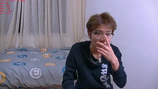 KK-cuteboy online show from December 2025 10:13:02 AM