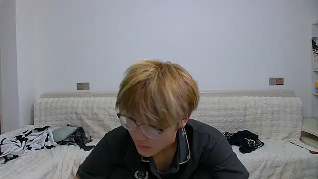 KK-cuteboy online show from February 2026 11:13:01 AM