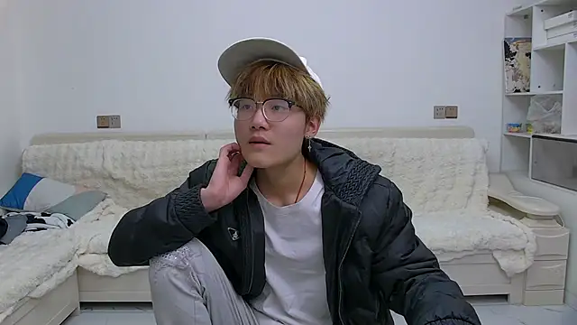 KK-cuteboy online show from February 2026 10:46:01 AM