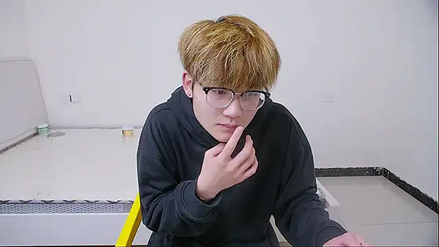 KK-cuteboy online show from April 2026 03:37:01 AM