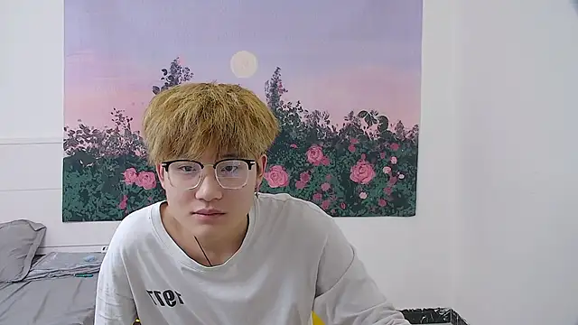 KK-cuteboy online show from April 2026 07:30:02 PM