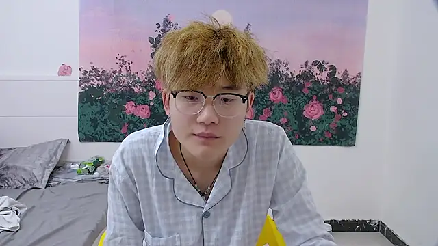 KK-cuteboy online show from April 2026 04:12:01 AM