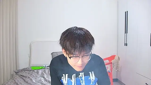 KK-cuteboy online show from June 2026 12:33:02 PM