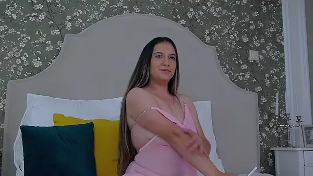 Snapshot of TesaQuinn chatting on October 2025 04:33:01 AM TesaQuinn online show from October 2025 04:33:01 AM