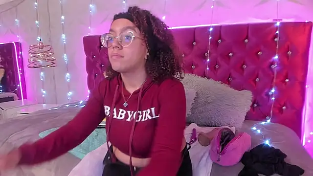 Miamiller 22 online show from January 2026 07:17:01 PM