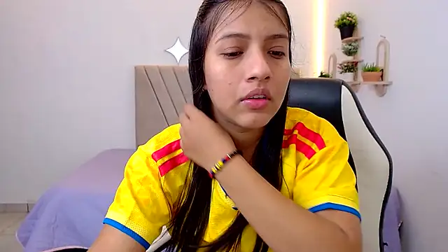 Snapshot of zara_cute chatting on June 2026 12:22:01 PM zara cute online show from June 2026 12:22:01 PM