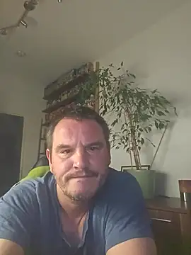 Snapshot of Macknow chatting on October 2025 09:34:02 PM Macknow online show from October 2025 09:34:02 PM