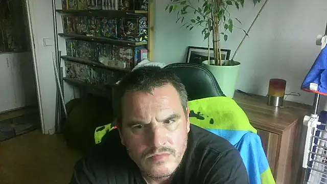 Snapshot of Macknow chatting on October 2025 03:10:01 PM Macknow online show from October 2025 03:10:01 PM