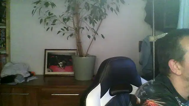 Snapshot of Macknow chatting on October 2025 05:39:02 AM Macknow online show from October 2025 05:39:02 AM