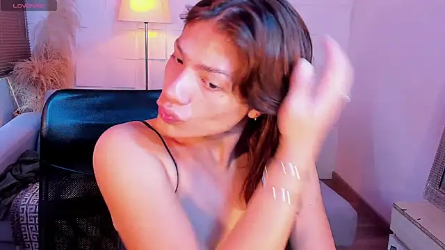 KassMonroe online show from November 2025 01:28:01 PM