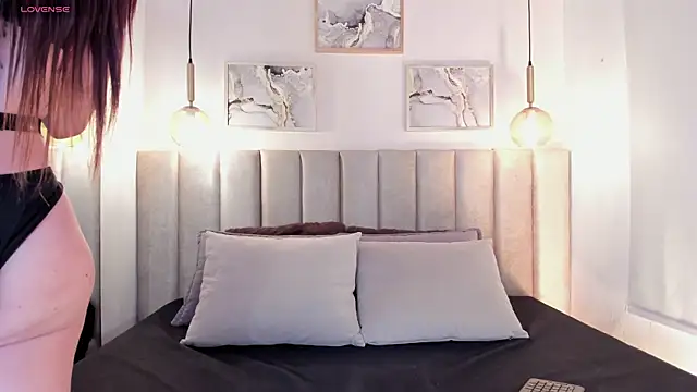 tamara kisses online show from April 2026 07:20:02 PM