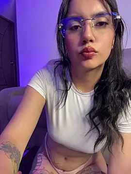 Lucy 699 online show from April 2026 06:33:02 AM