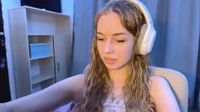 LunaCrave online show from November 2025 11:20:01 AM