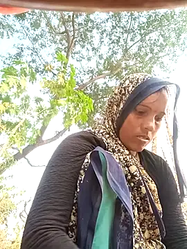 Cutsedi3 online show from November 2025 10:59:01 AM