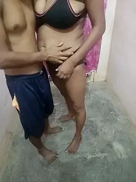 Snapshot of indian_Couple_1999 chatting on October 2025 05:45:01 PM indian Couple 1999 online show from October 2025 05:45:01 PM