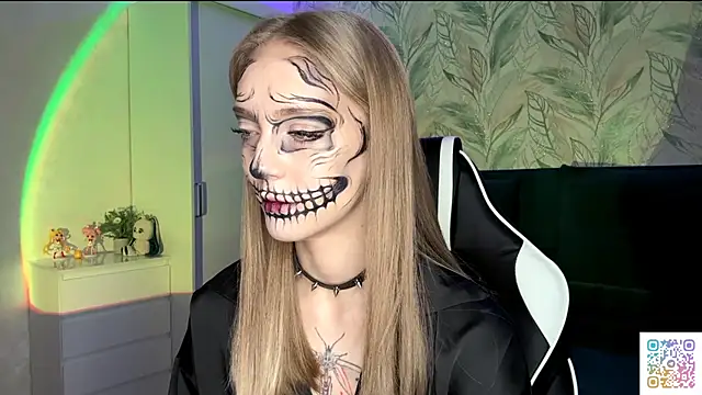 EvaPeace online show from October 2025 04:19:02 PM