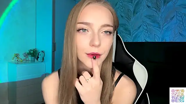 EvaPeace online show from November 2025 04:08:01 PM