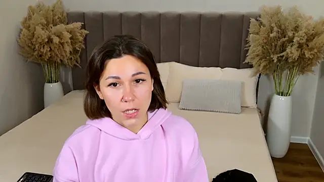 EdenSolis online show from November 2025 09:37:01 AM