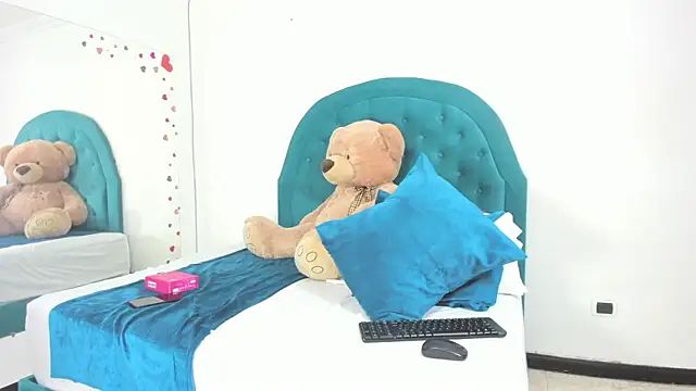 Grecia Moore online show from November 2025 01:33:02 PM