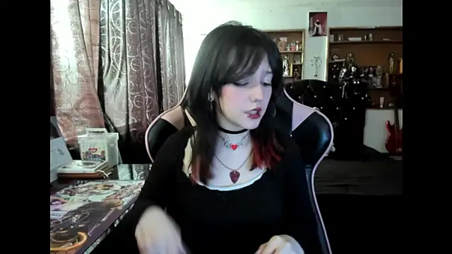 Maki Zein  online show from November 2025 04:30:02 PM