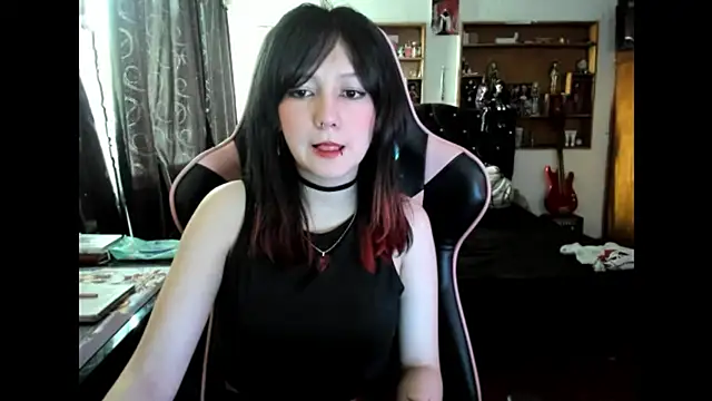 Maki Zein  online show from December 2025 05:42:02 PM